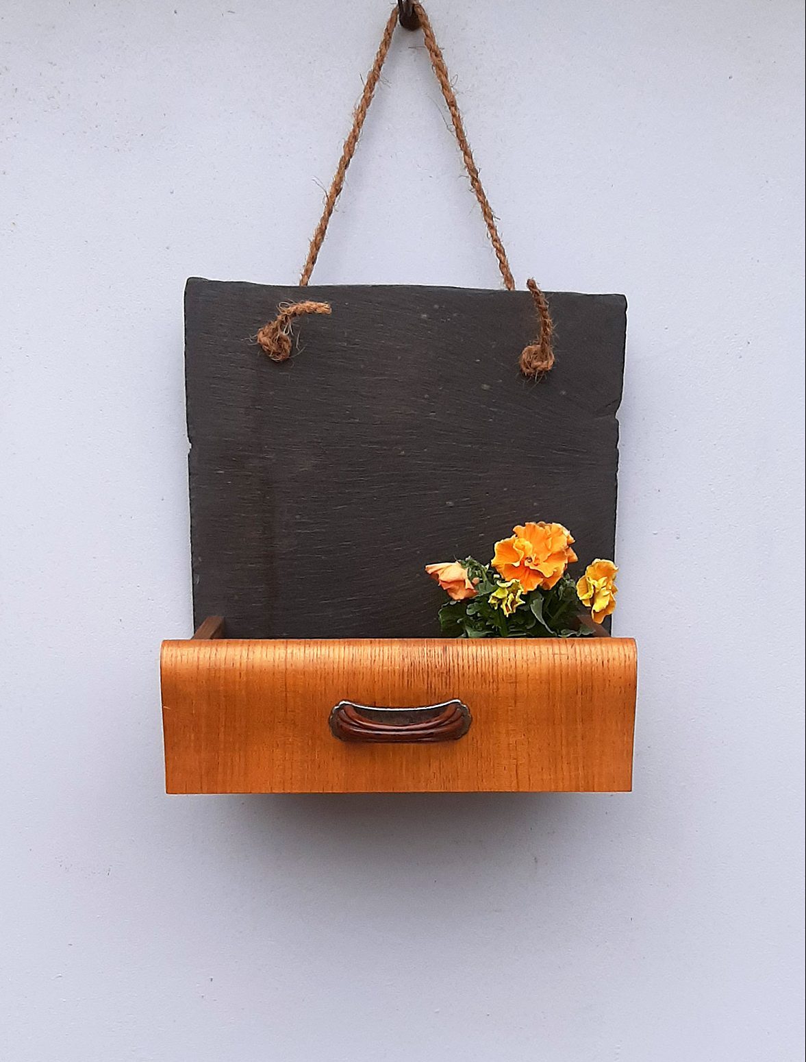 Schiefer-Regal alter Schub